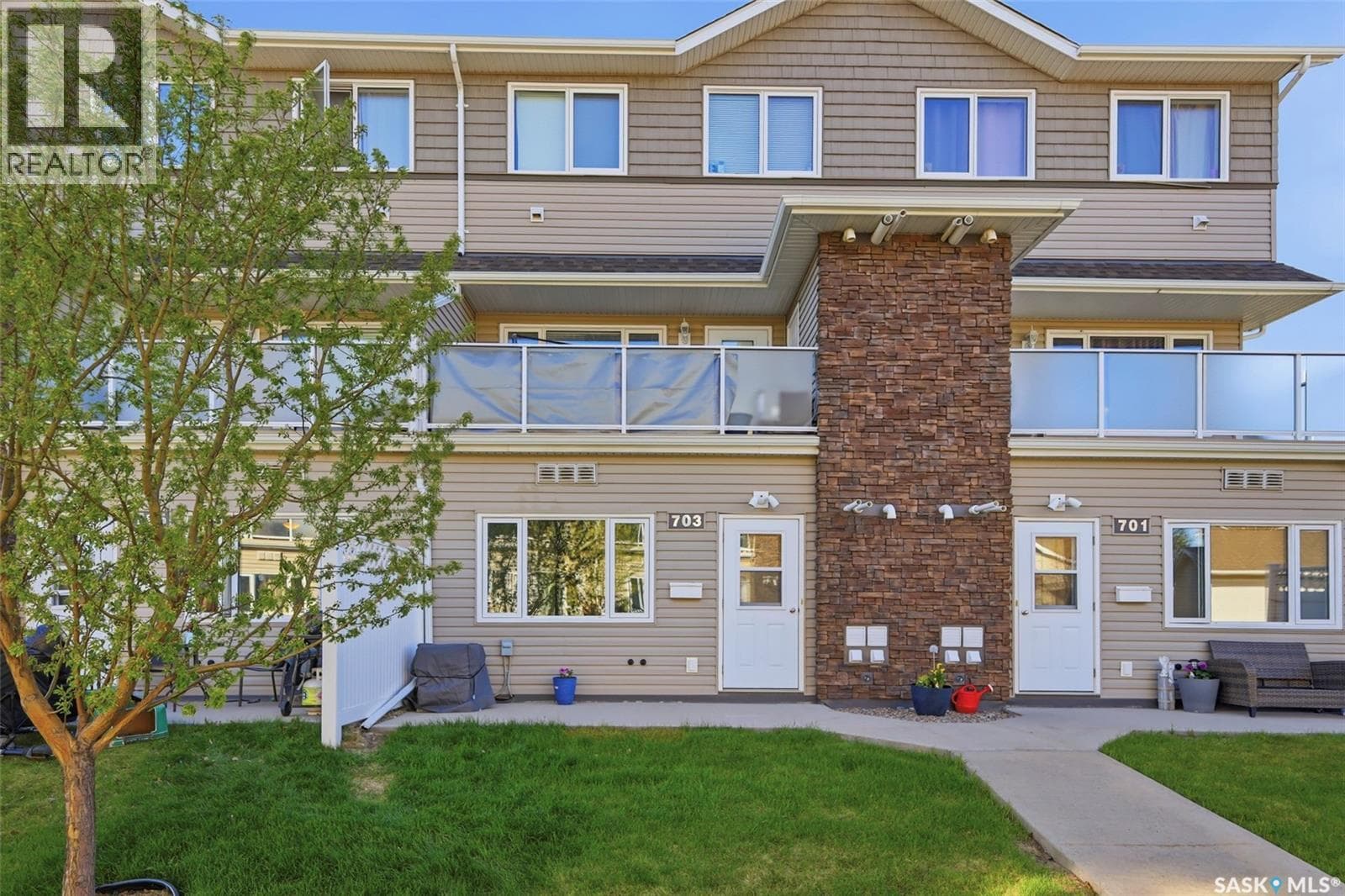 703 1022 Hampton CIRCLE
