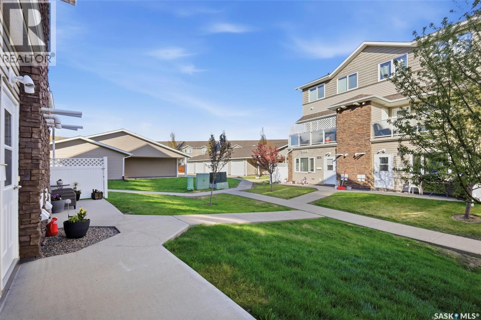 703 1022 Hampton CIRCLE — photo 4