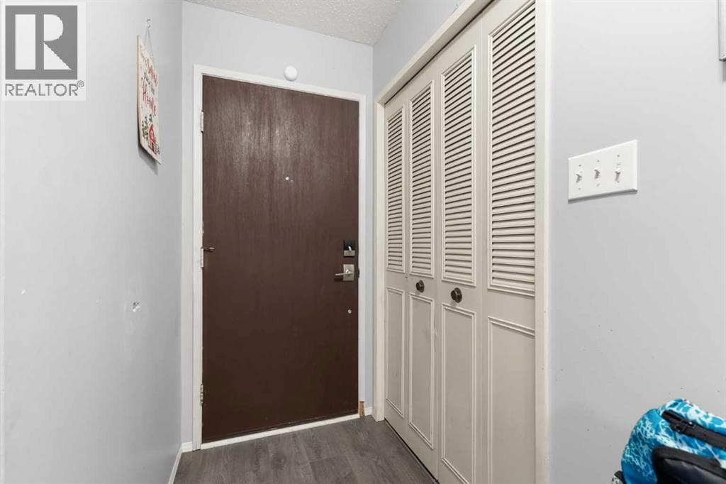 211 Ross Glen Drive SE — photo 3