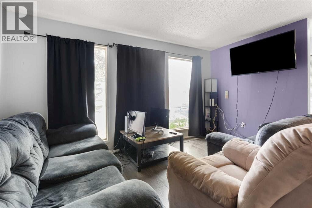 211 Ross Glen Drive SE — photo 5