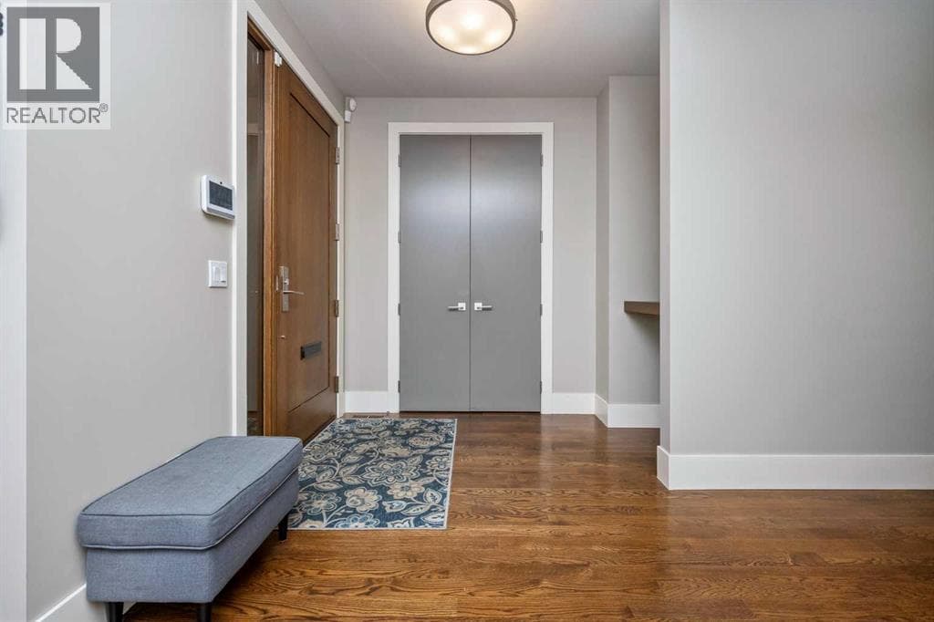 5024 21 Street SW — photo 2