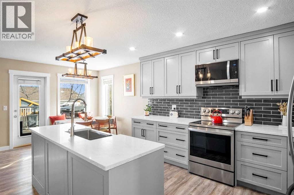 308 Carriage Lane Drive — photo 4
