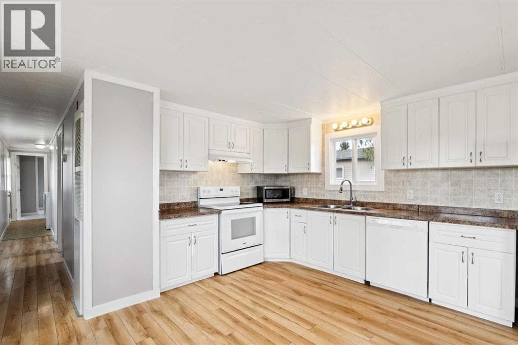 418 Kanell Drive NE — photo 3
