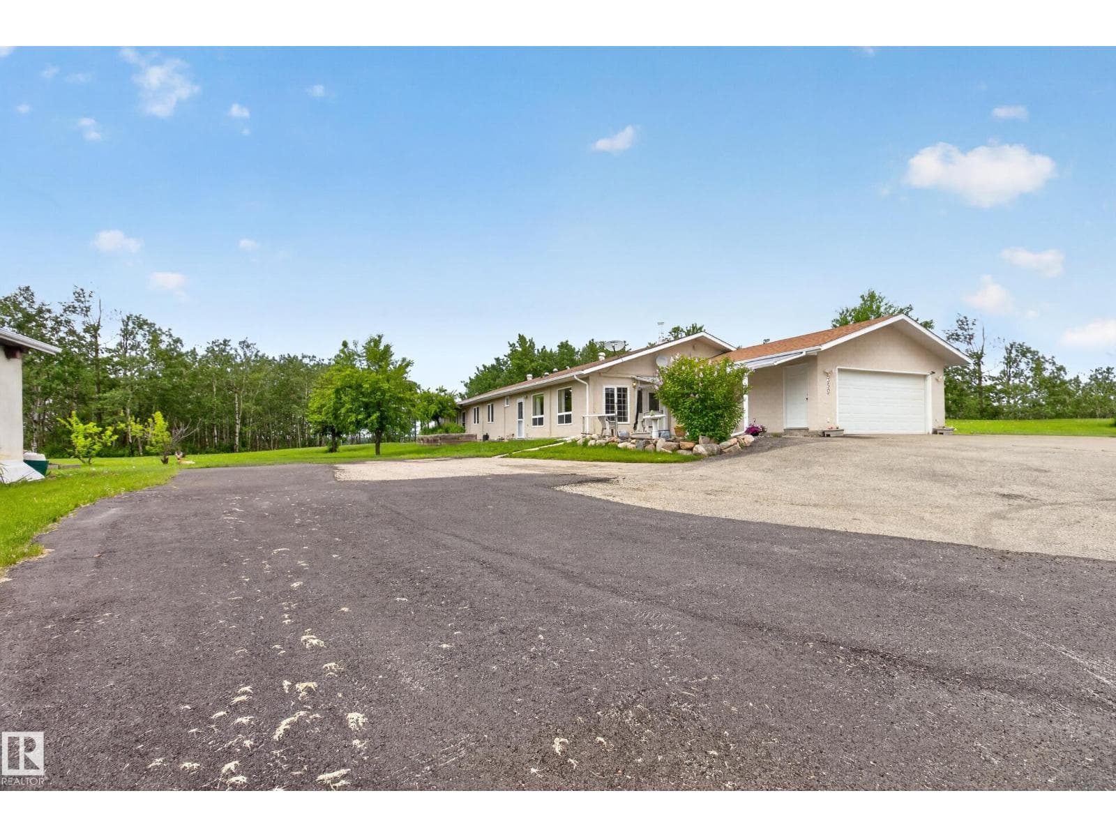 #350 52343 RGE ROAD 211 — photo 3