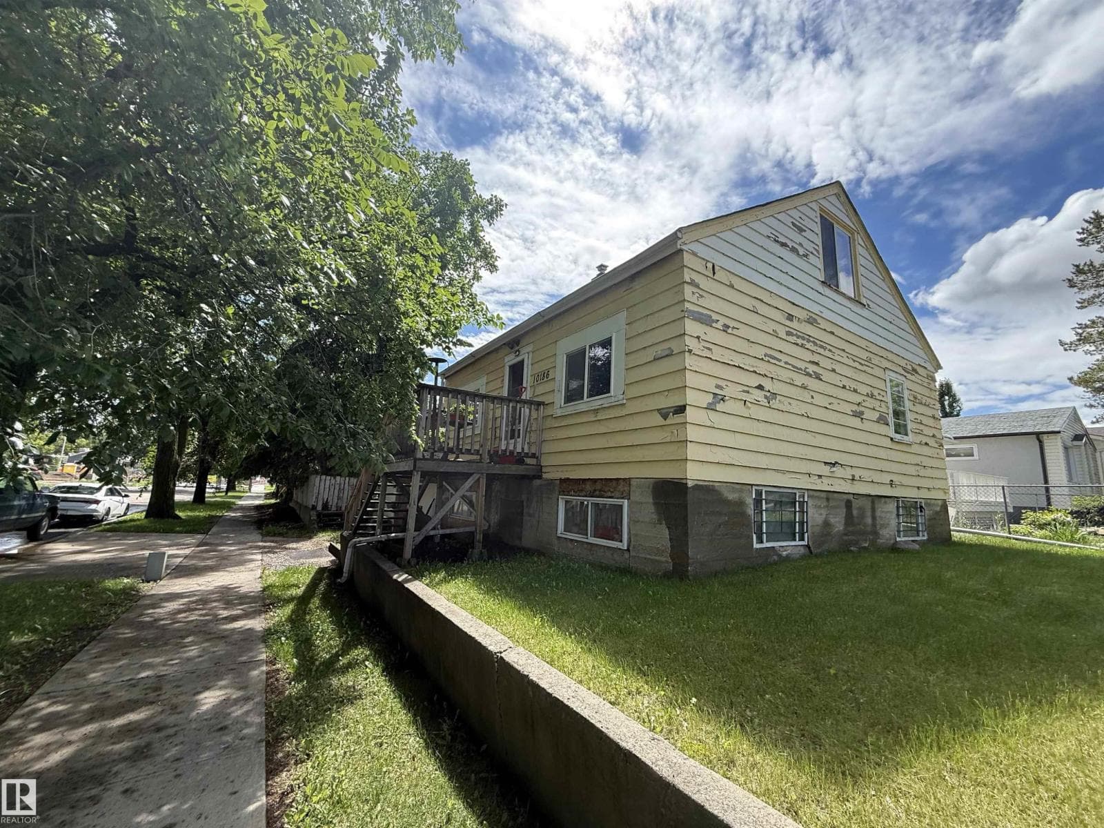 10186 143 ST NW