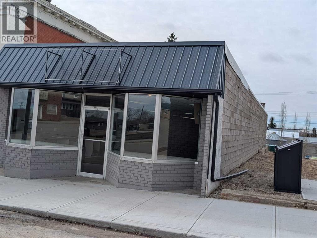 305 Main Street — photo 2