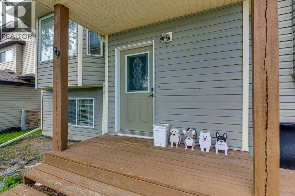 99 Iverson Close — photo 2