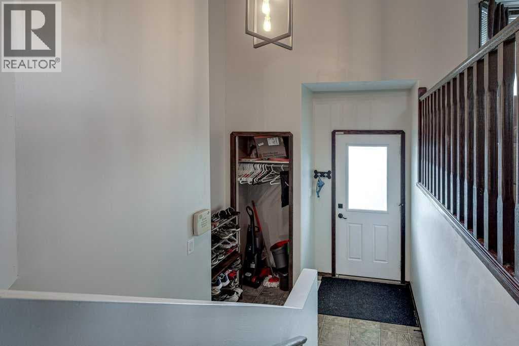99 Iverson Close — photo 3
