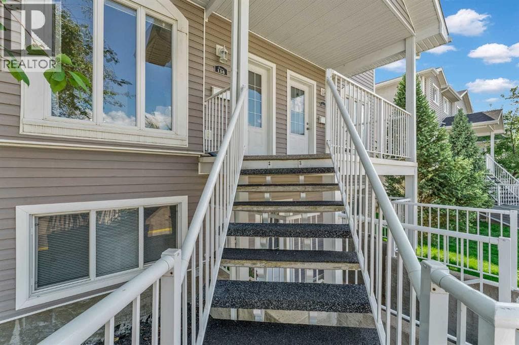 156 Somerset Lane SE — photo 2