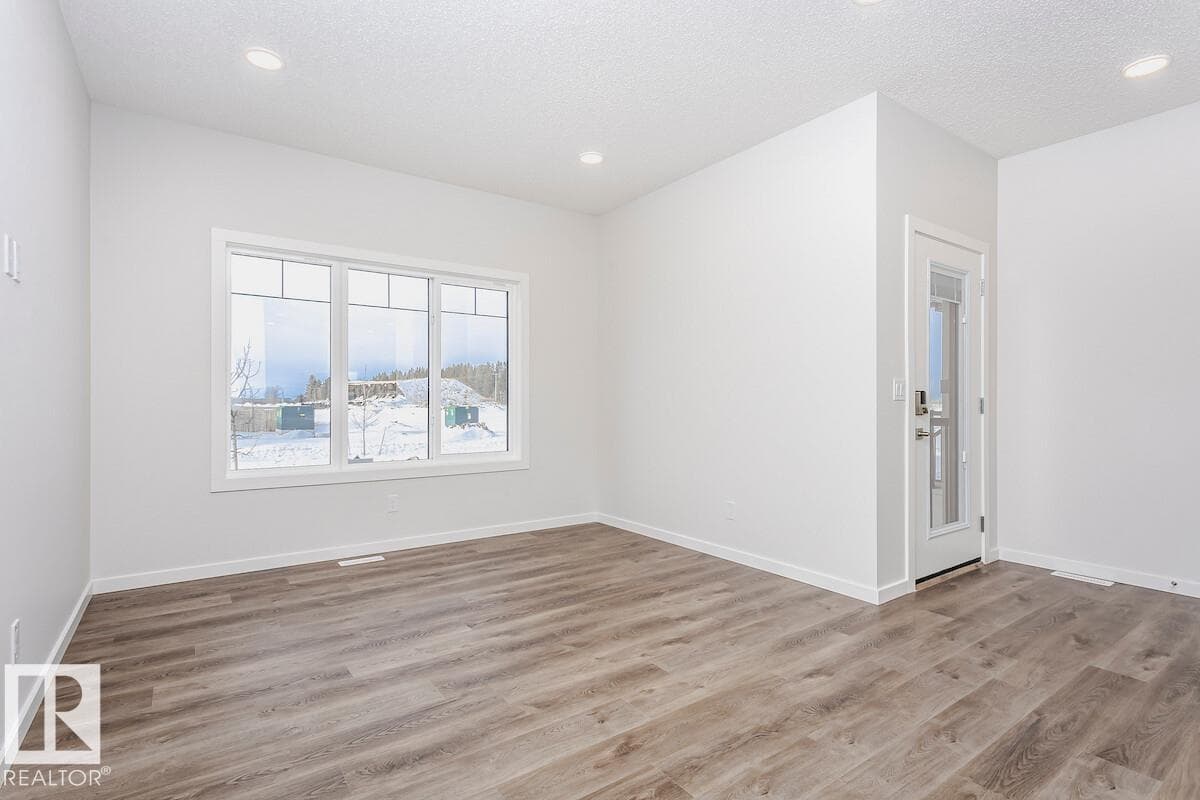 322 Hawthorn WY — photo 3