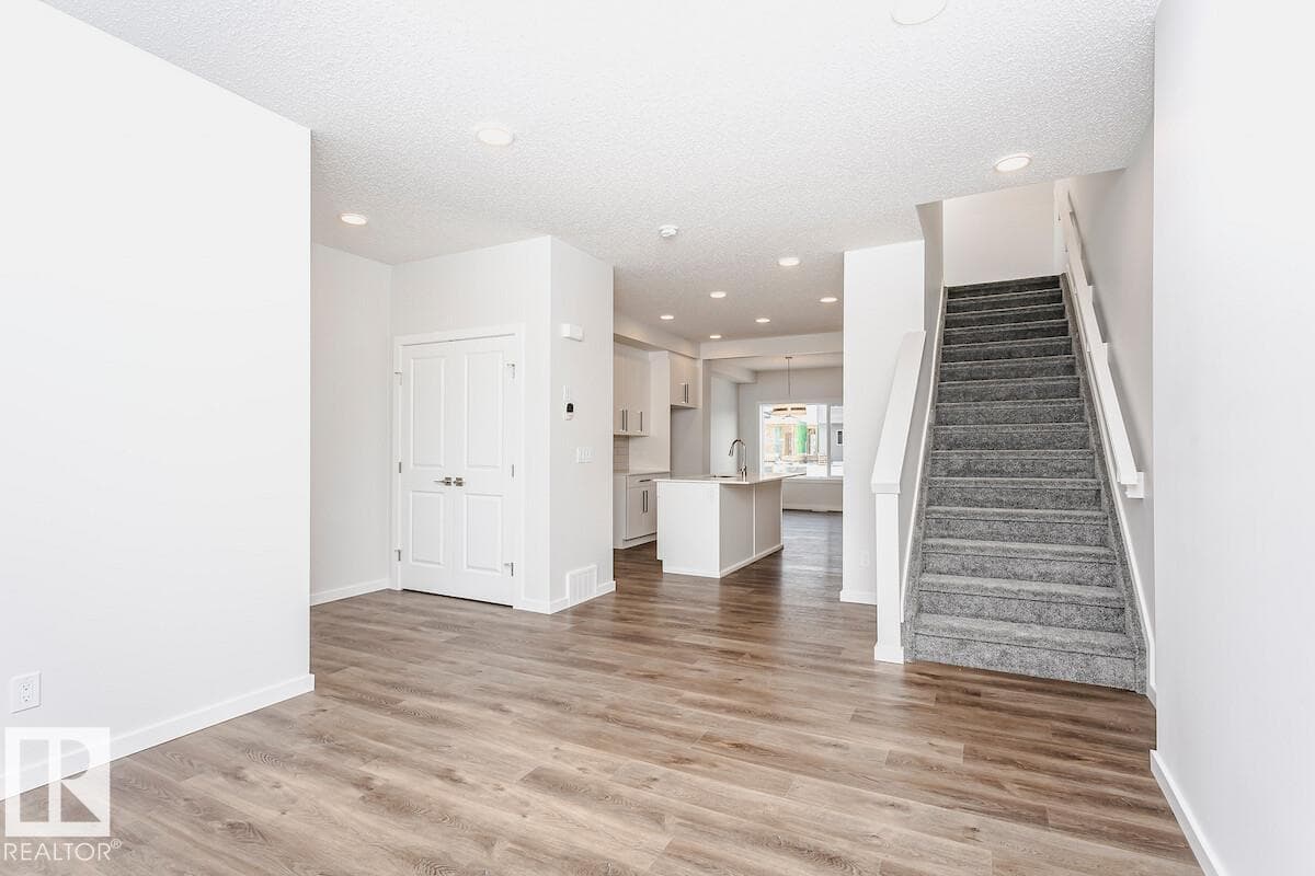 322 Hawthorn WY — photo 4