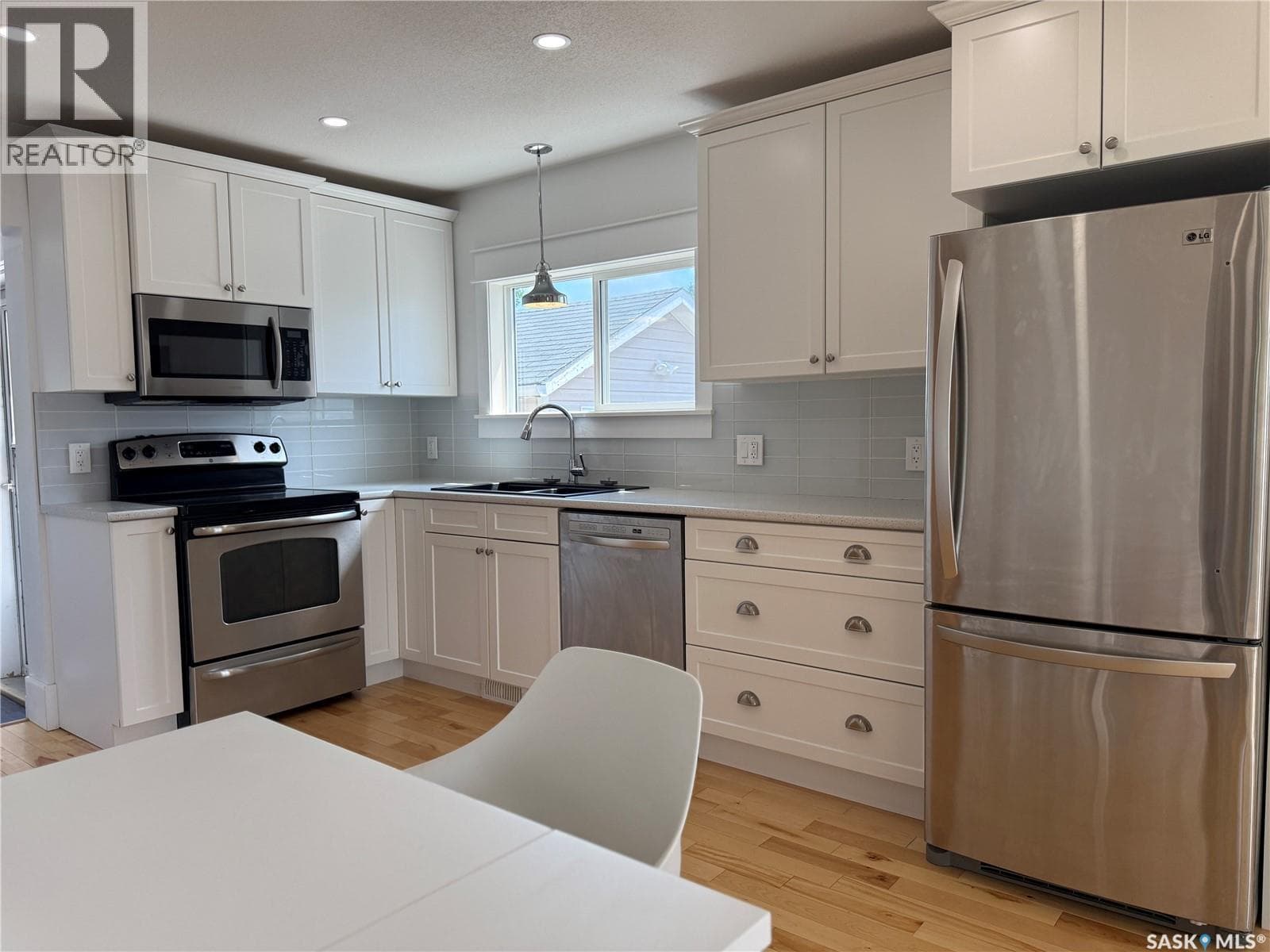 390 Alberta STREET — photo 4