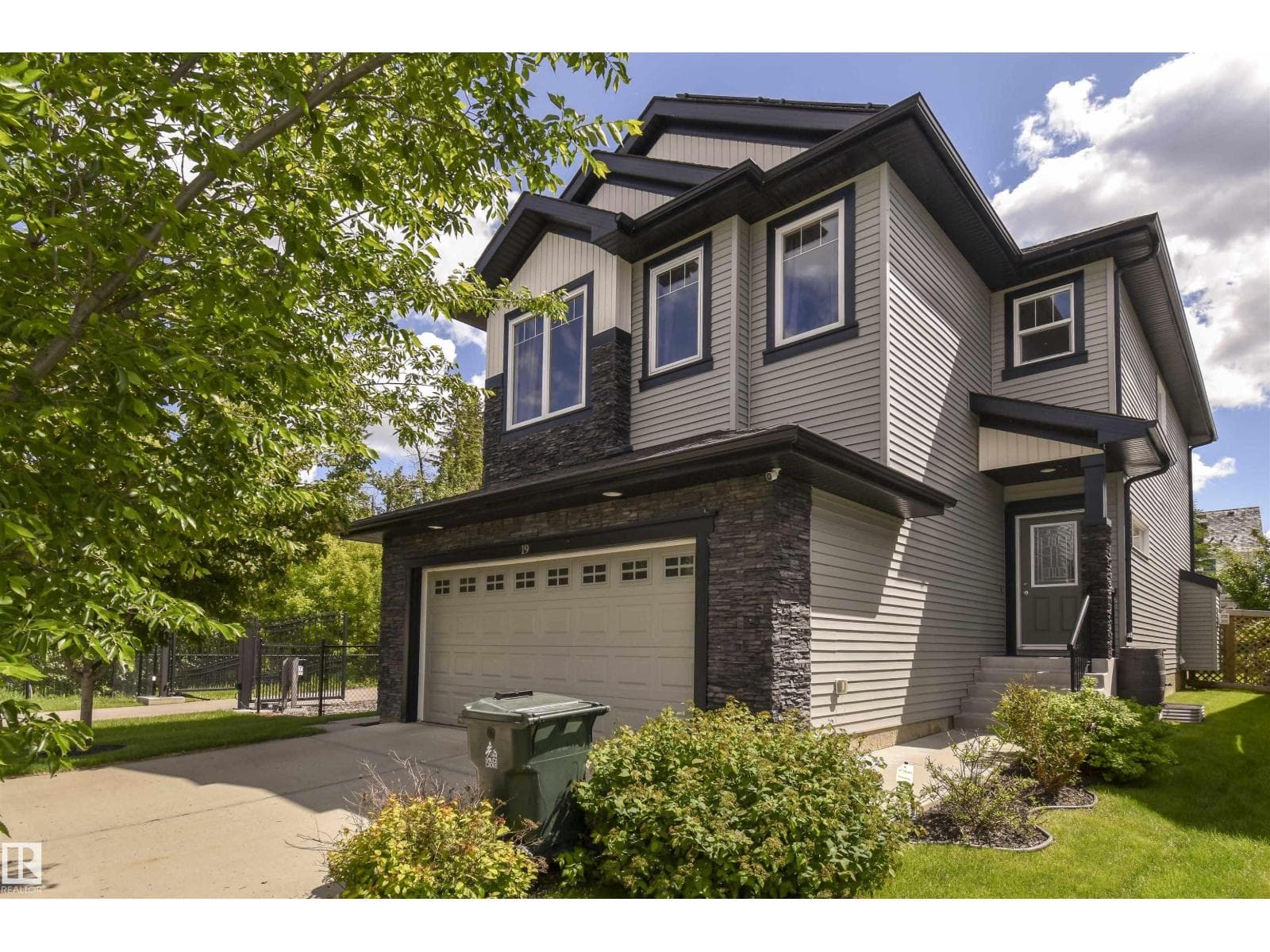 19 Meadowgrove LN