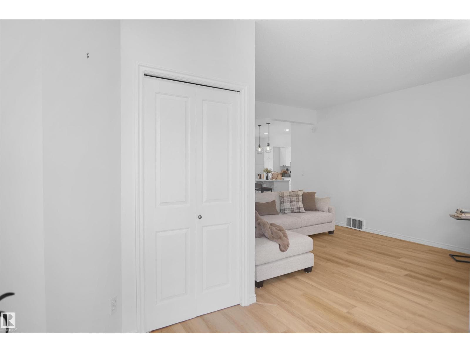 #53 13825 155 AV NW — photo 3