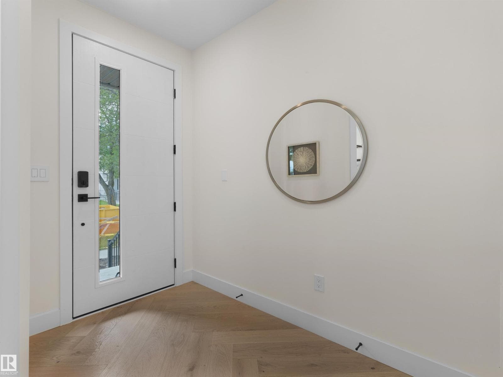 8134 77 AV NW — photo 3