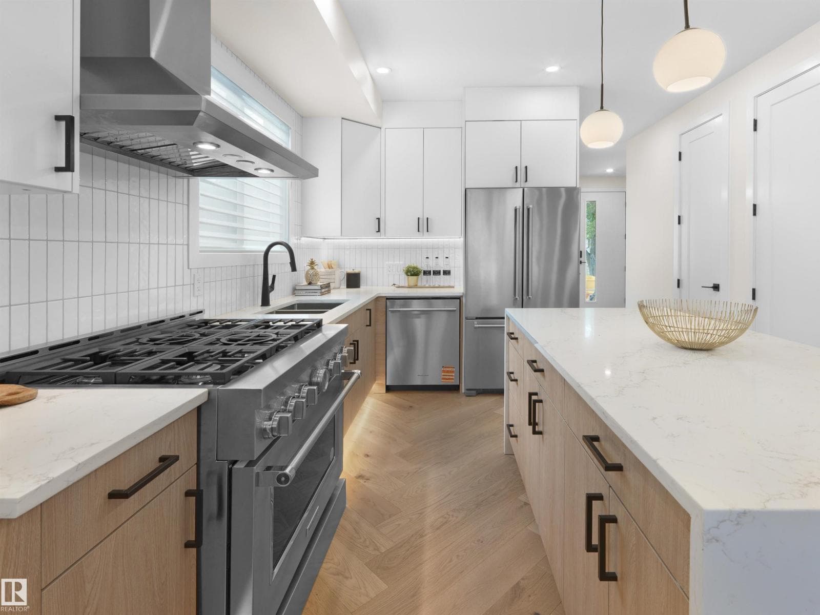 8134 77 AV NW — photo 5