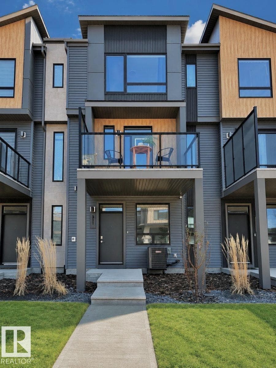 311 32 ST SW