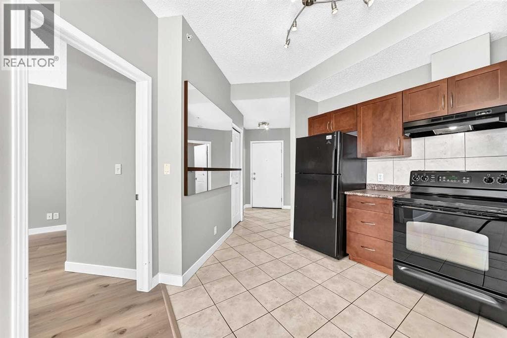 1016, 1053 10 Street SW — photo 2