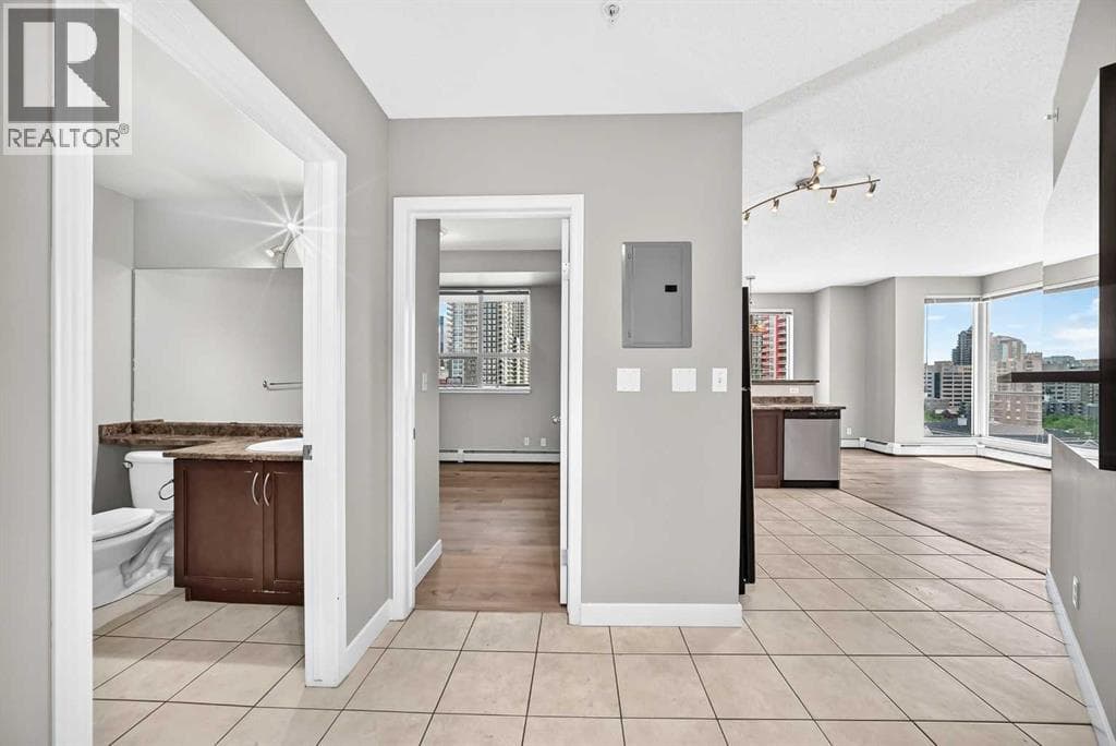 1016, 1053 10 Street SW — photo 3