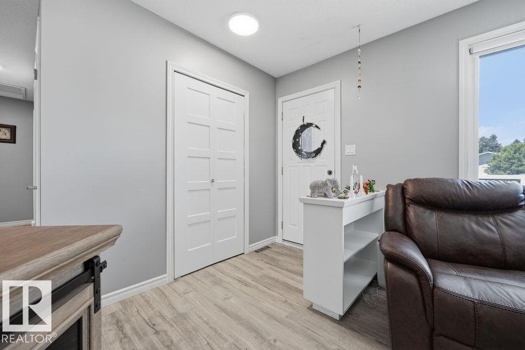794 BIRCH AV — photo 5