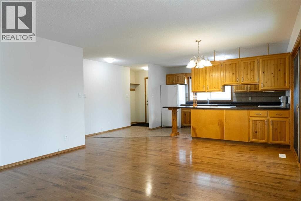 4811 47 Street — photo 3
