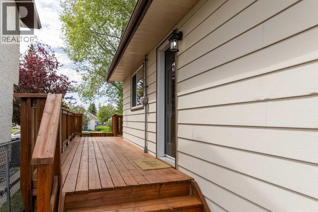 4811 47 Street — photo 2