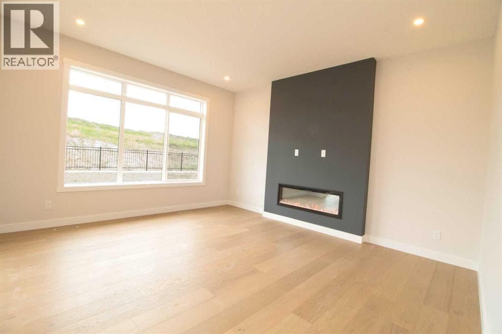 155 Sundown Crescent — photo 3