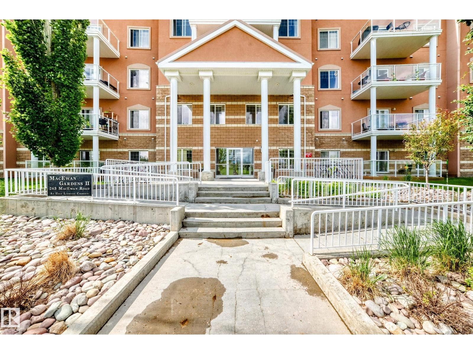 #419 263 MACEWAN RD SW — photo 4
