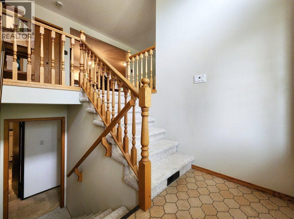 1818 Lakeside Road S — photo 3