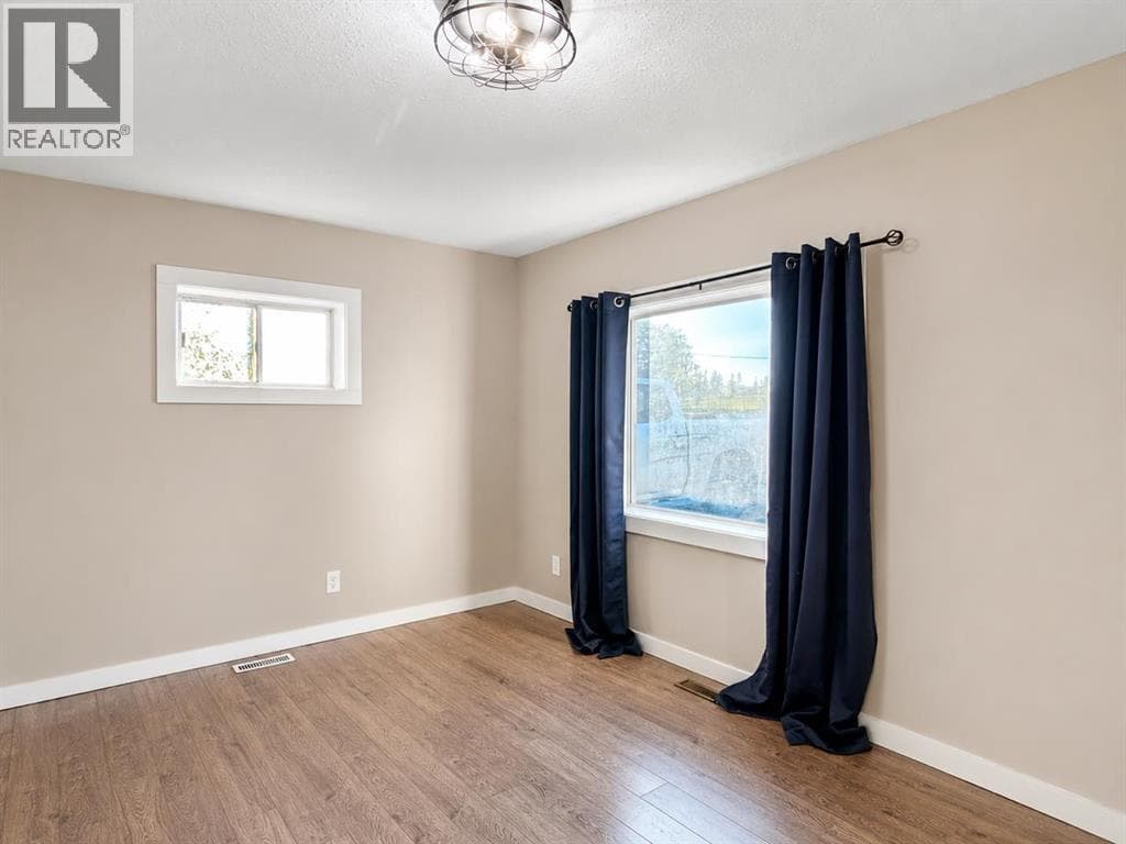 9321 104 Avenue — photo 3