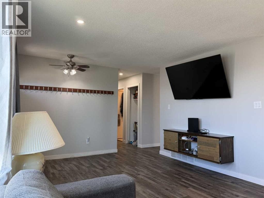 702 Royal Drive — photo 4