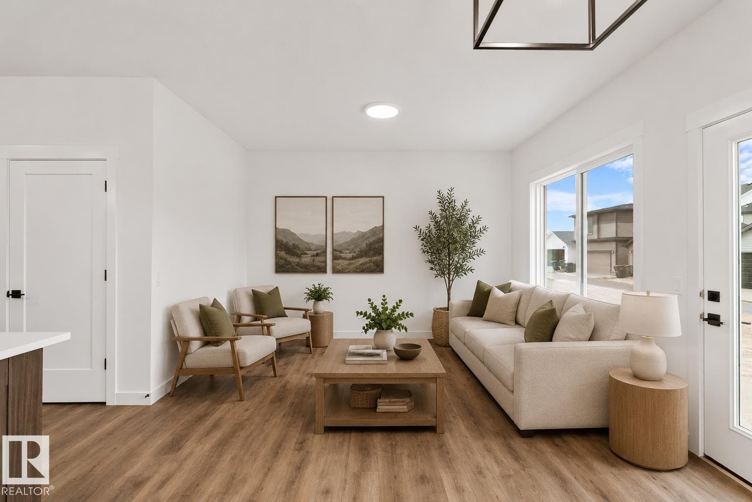 182 Stetson LO — photo 2