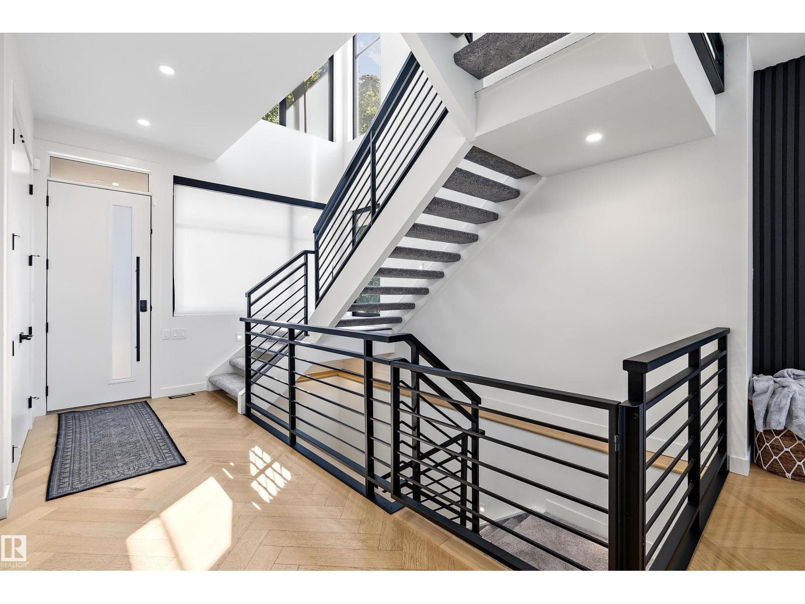 14624 93 AV NW — photo 4