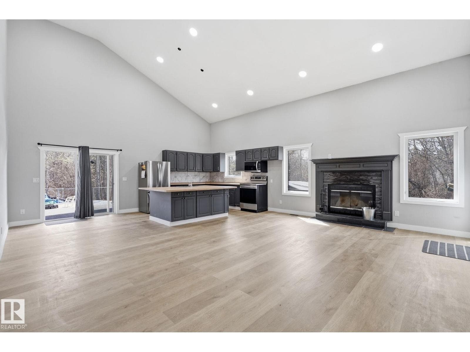 213 2 AV — photo 4