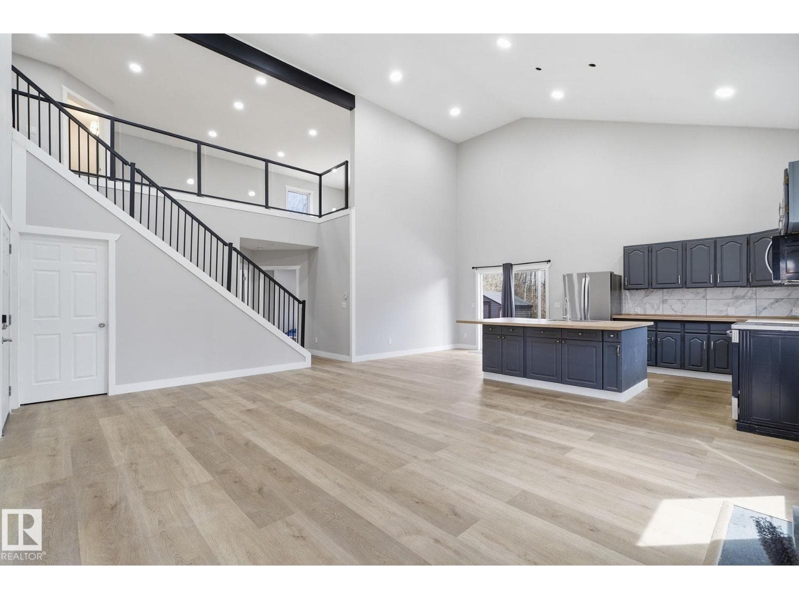 213 2 AV — photo 5