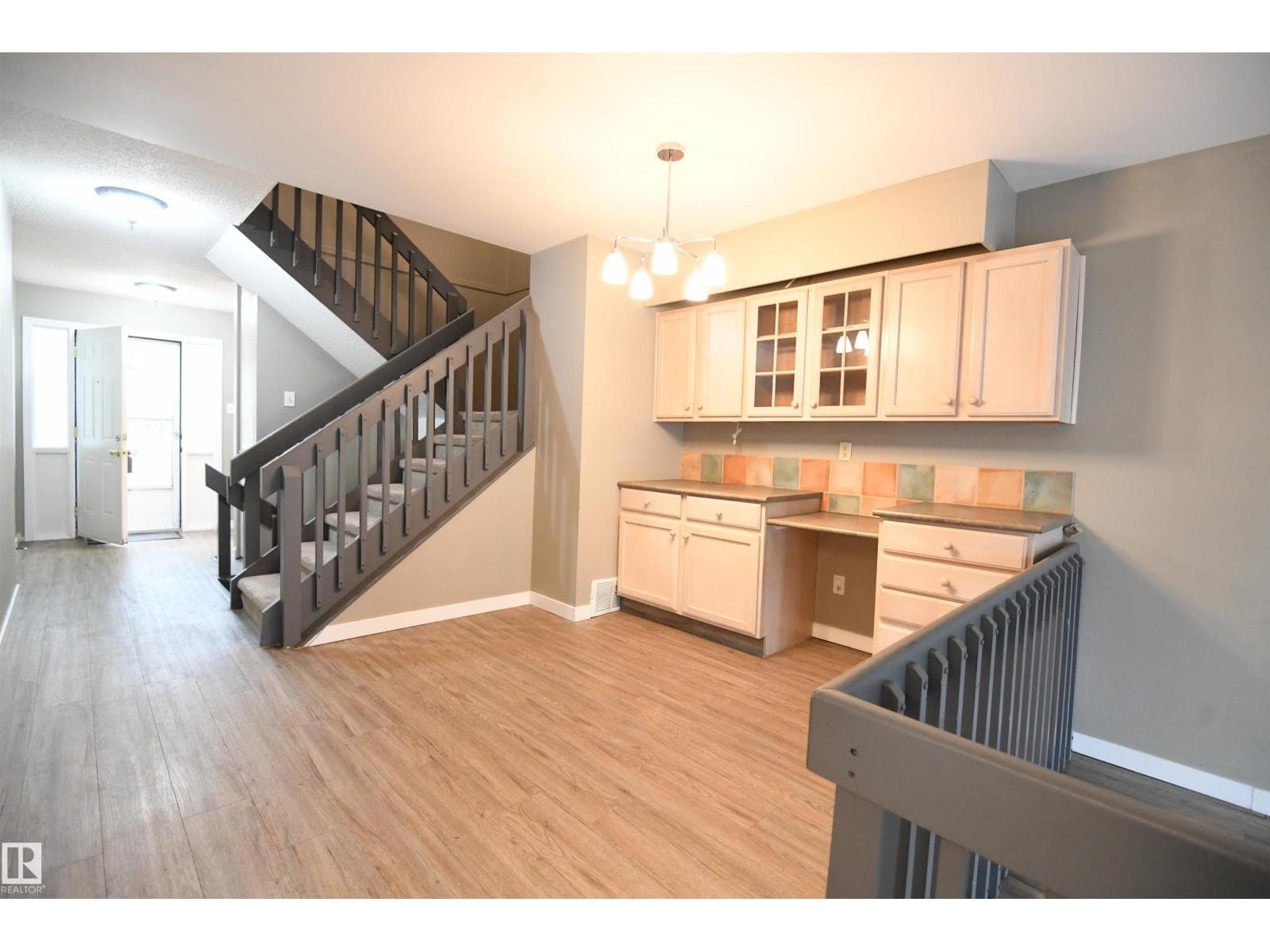 6706 36A AV NW — photo 3