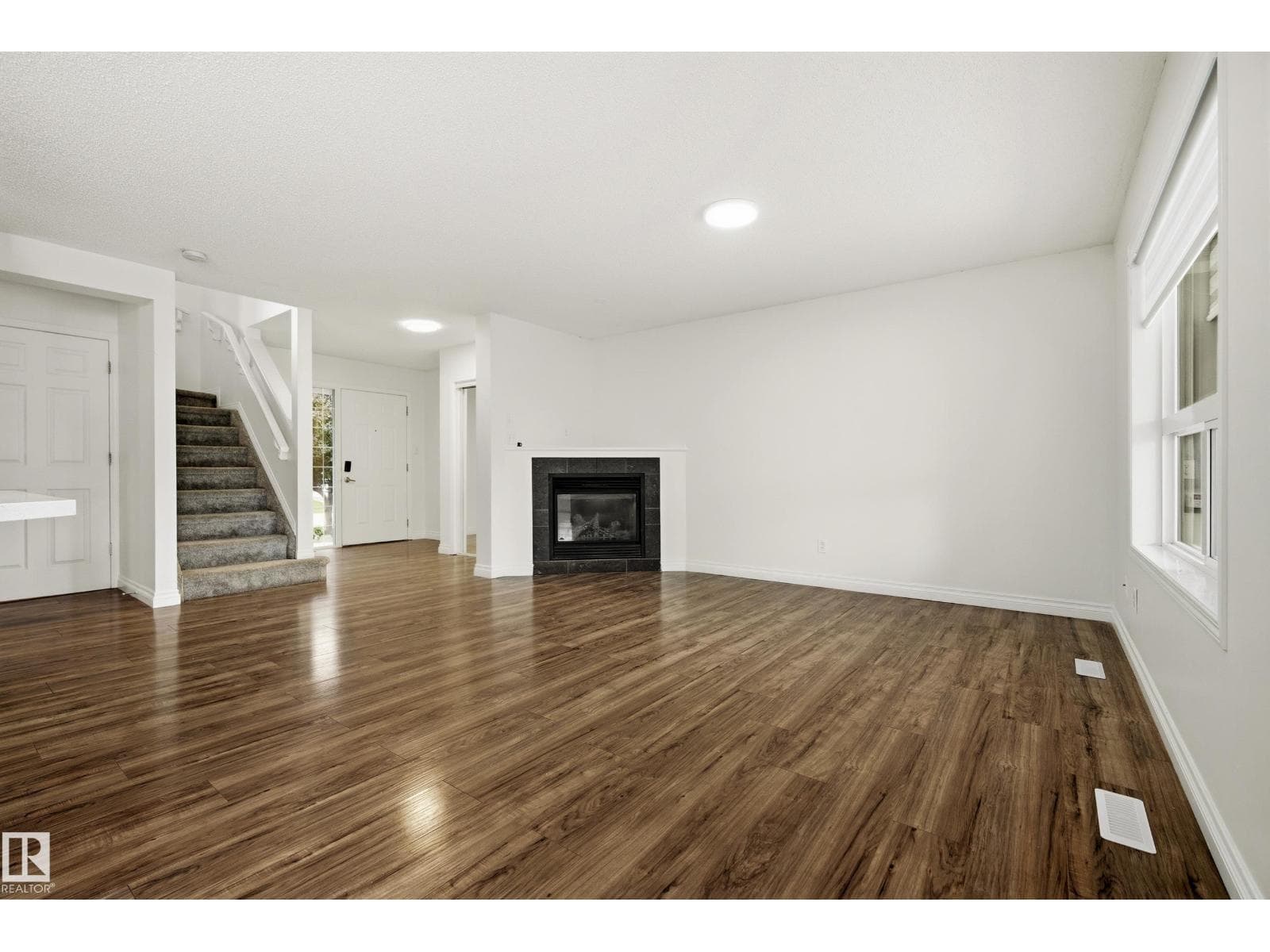 1526 37C AV NW — photo 5
