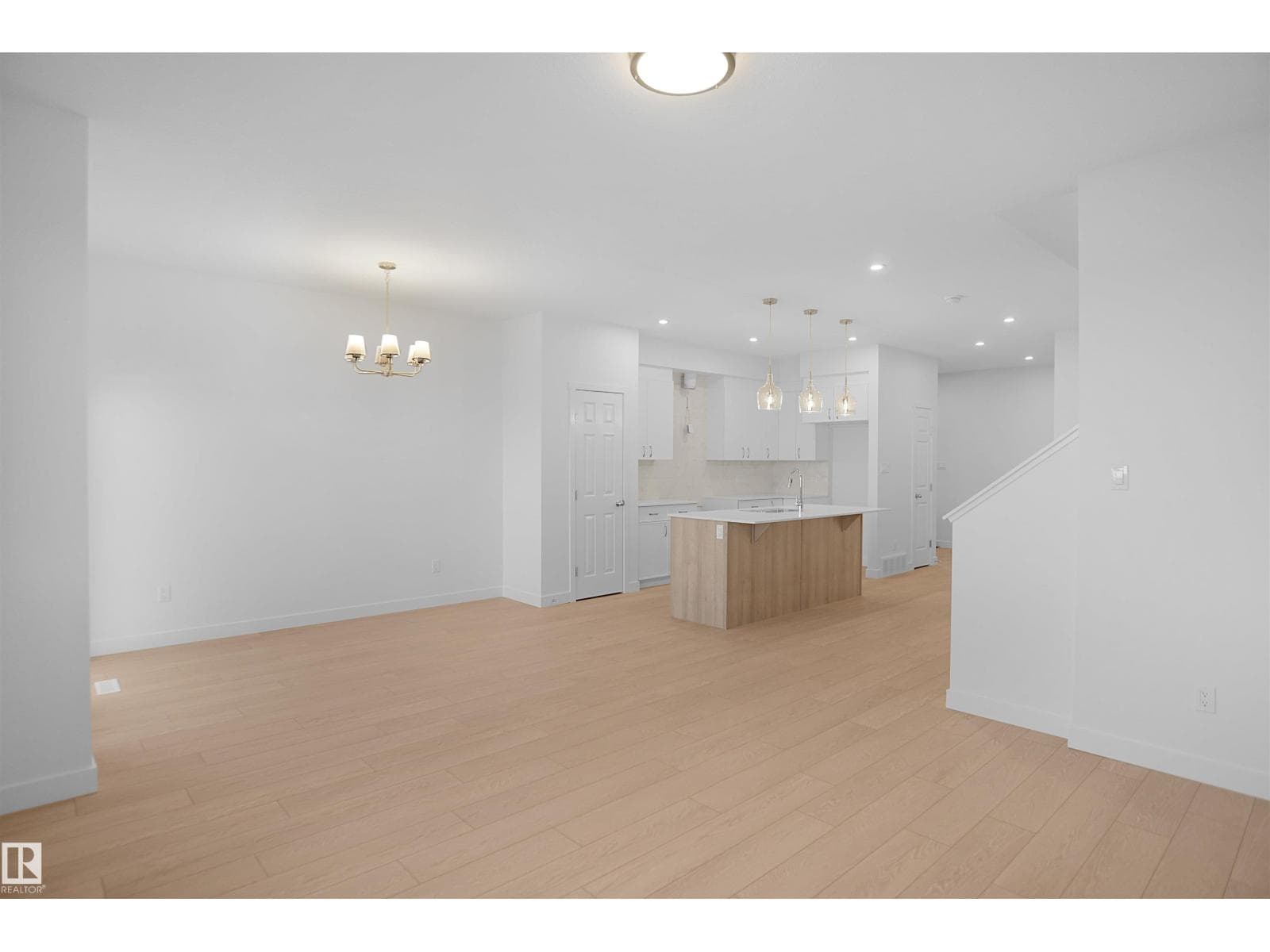 20924 16 AV NW — photo 5