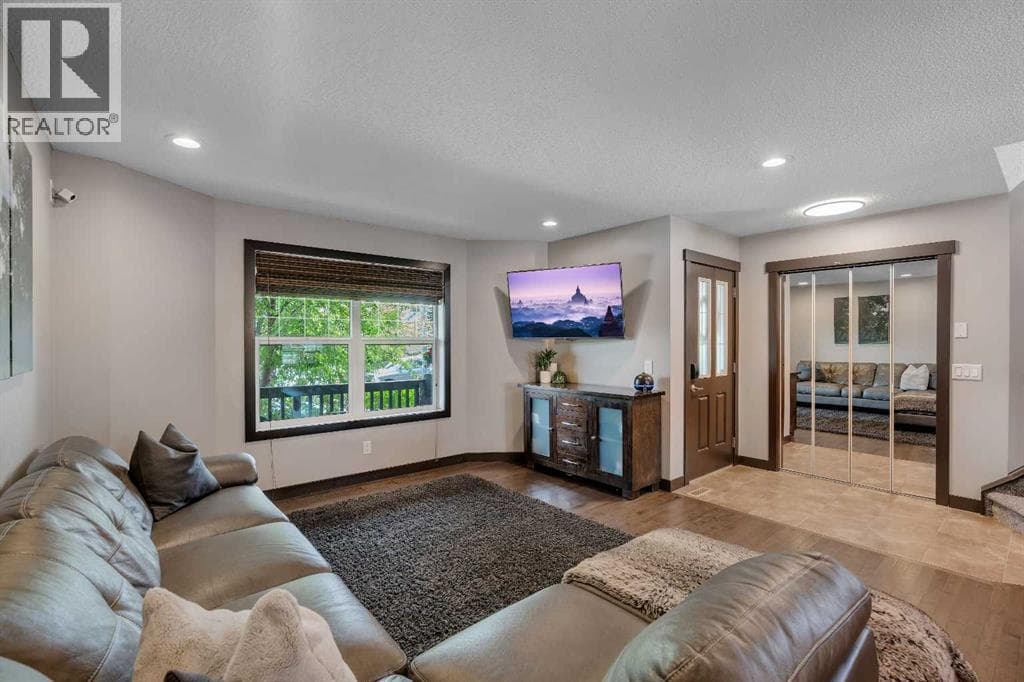 91 Panora Square NW — photo 5