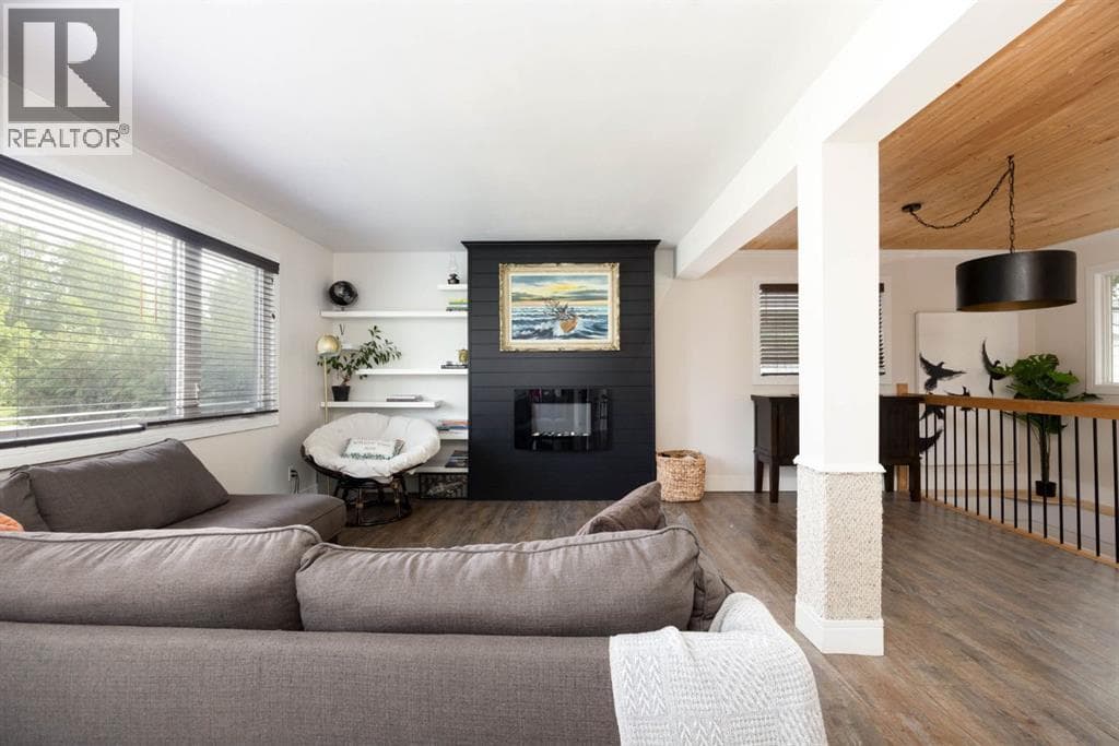 28 Alberta Drive — photo 4