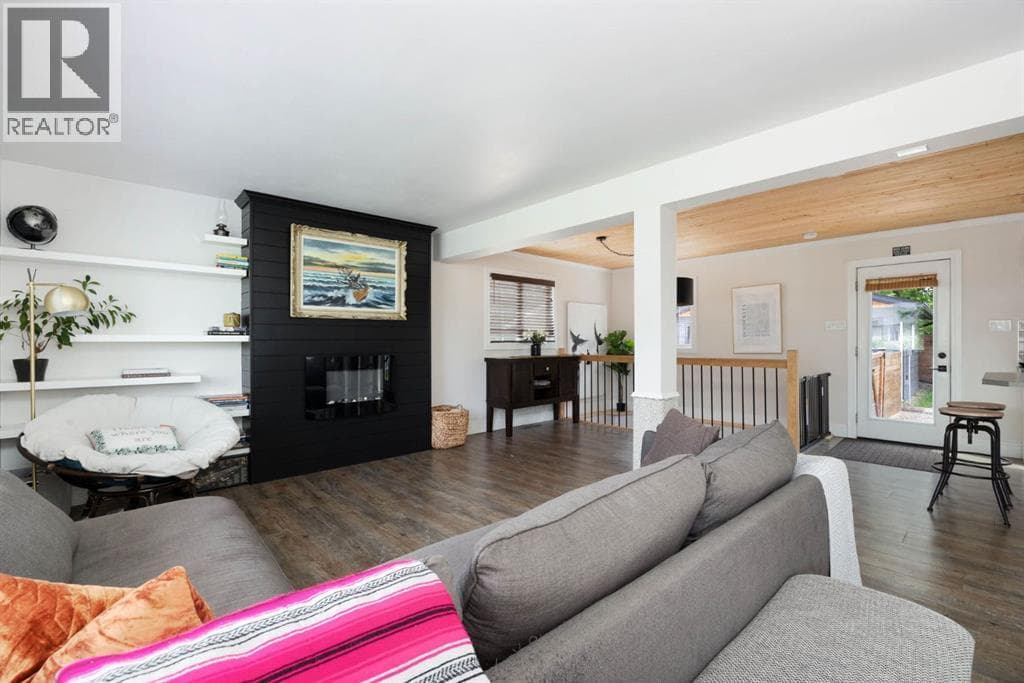28 Alberta Drive — photo 3