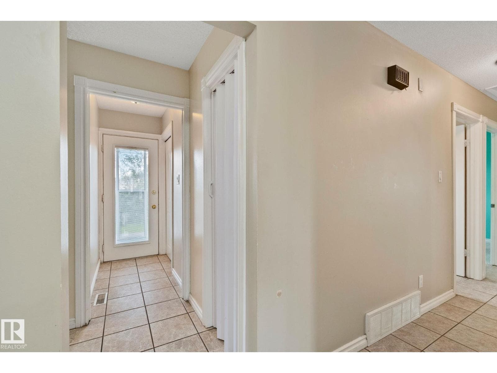 18605 86A AV NW — photo 3
