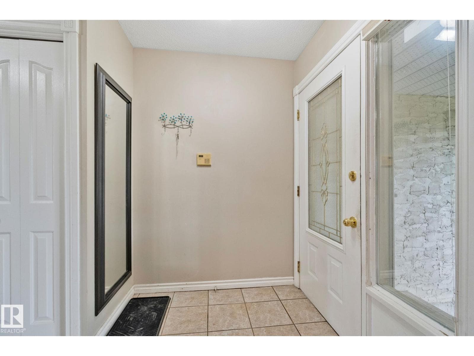 18605 86A AV NW — photo 2