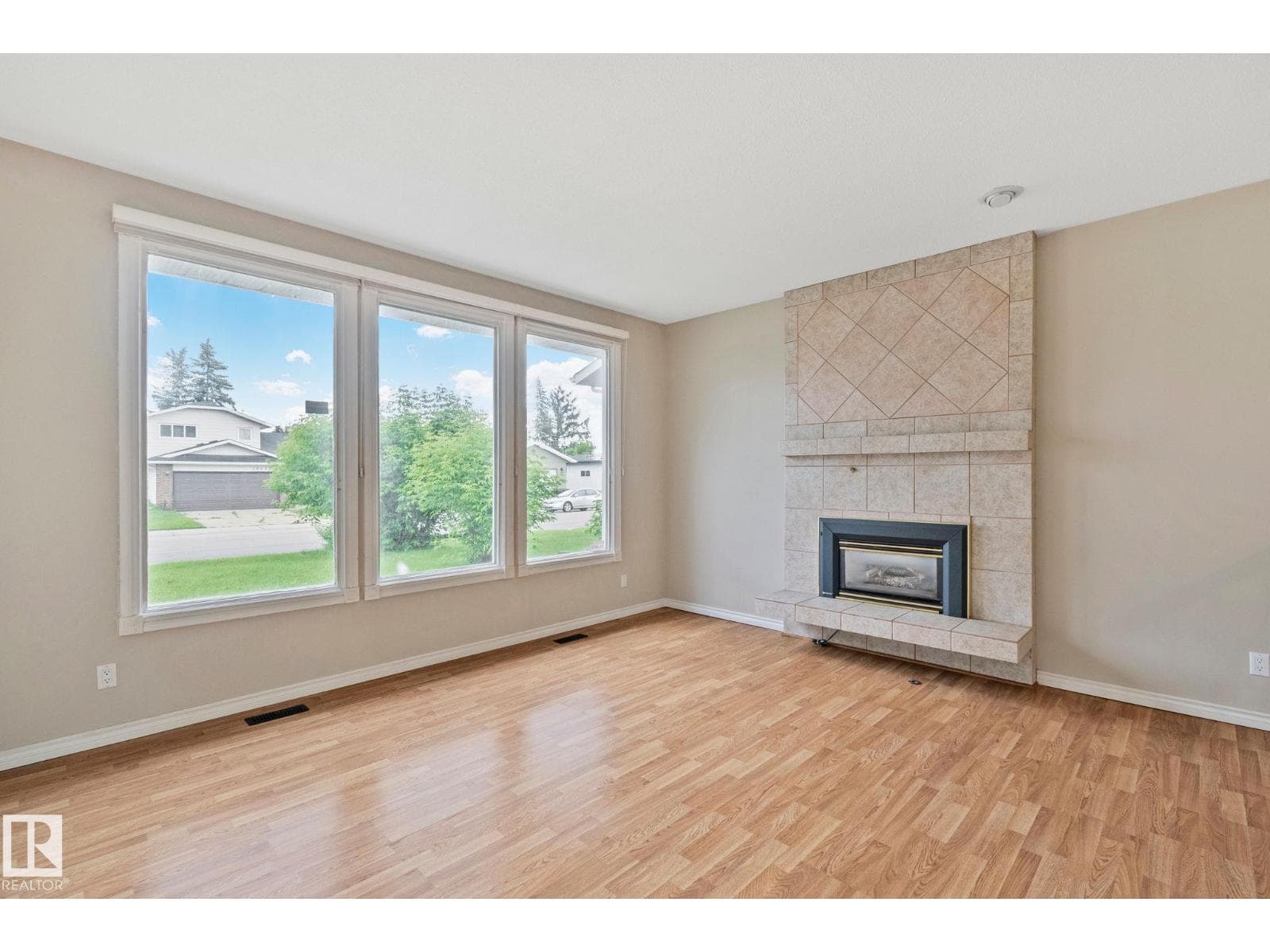 18605 86A AV NW — photo 5