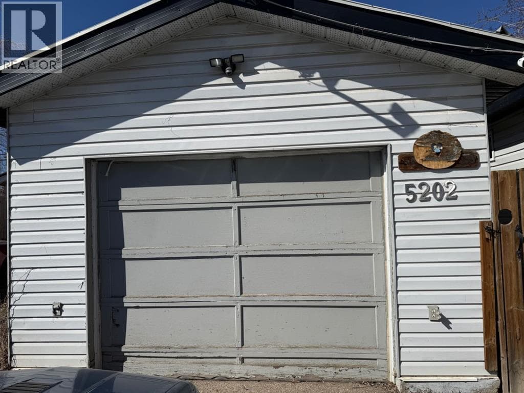 5202 56B Street — photo 3