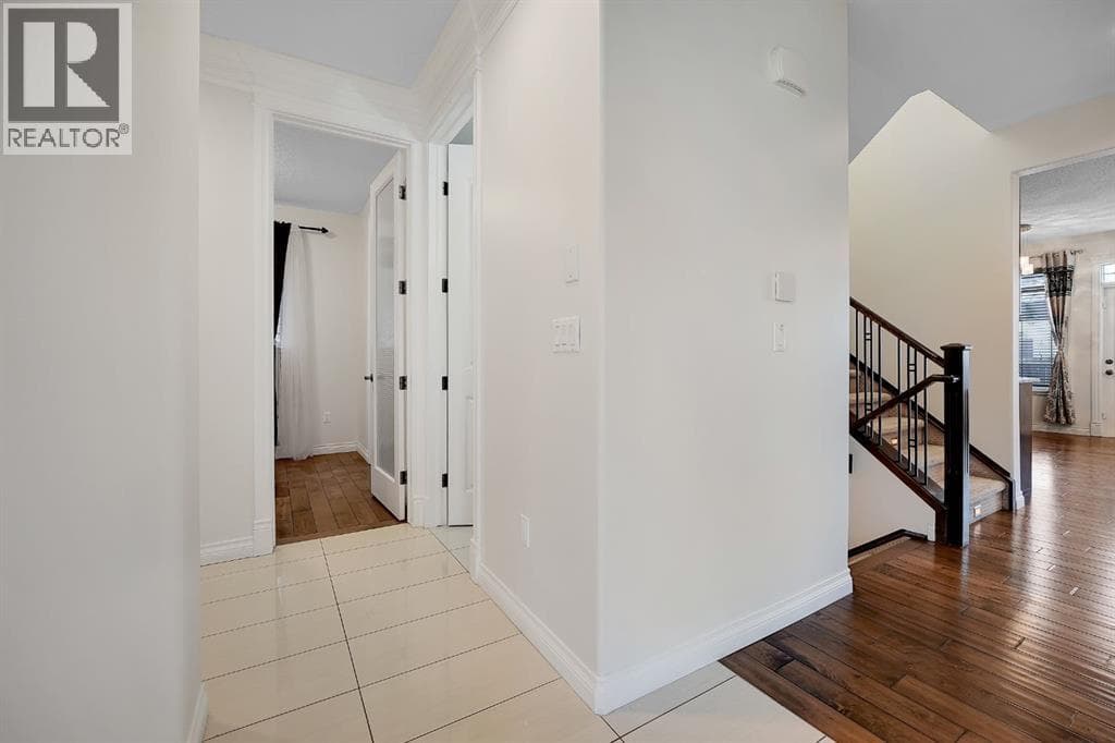 40 Baywater Court SW — photo 4