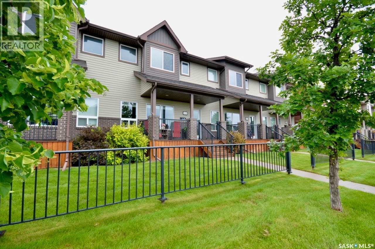 1018 Willowgrove CRESCENT