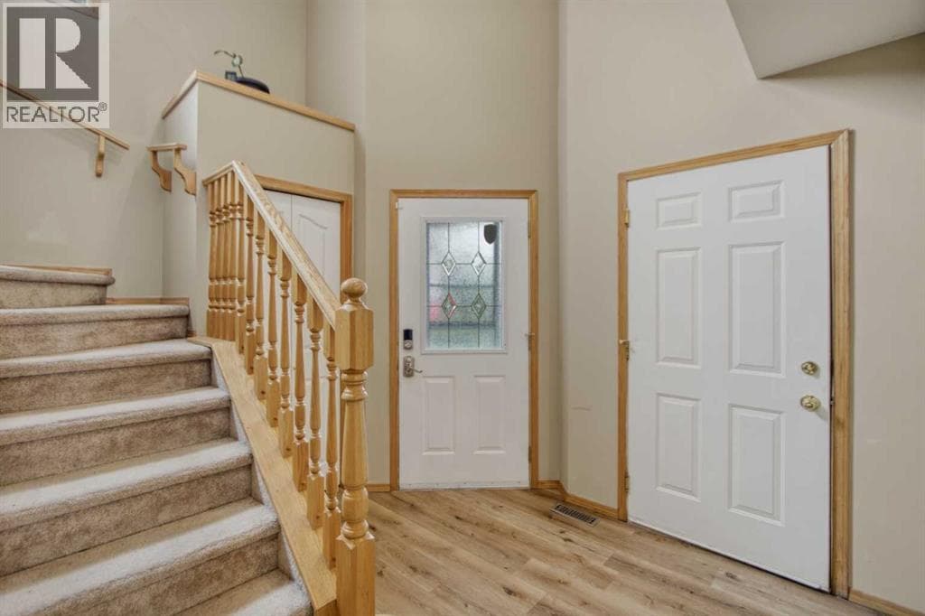 88 Willowbrook Crescent NW — photo 2
