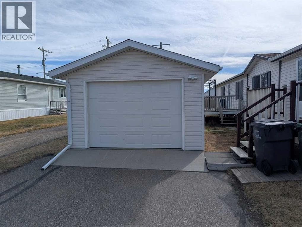 211 Railway Avenue — photo 2