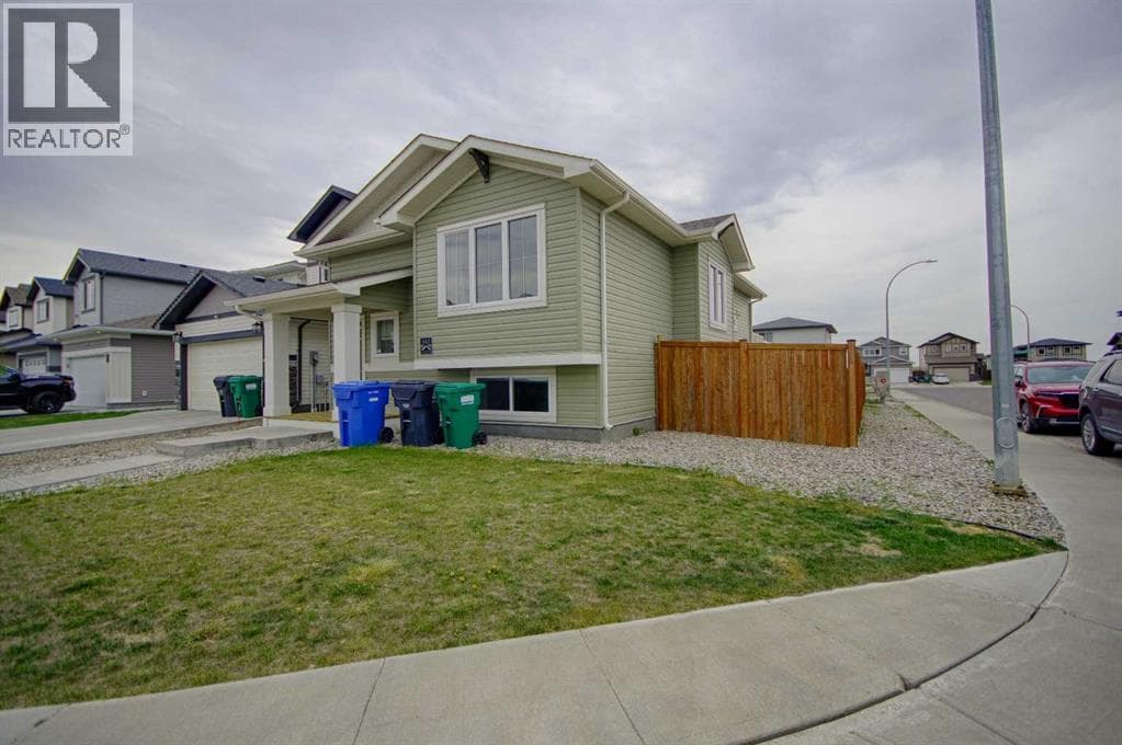 643 Moonlight Lane W — photo 2